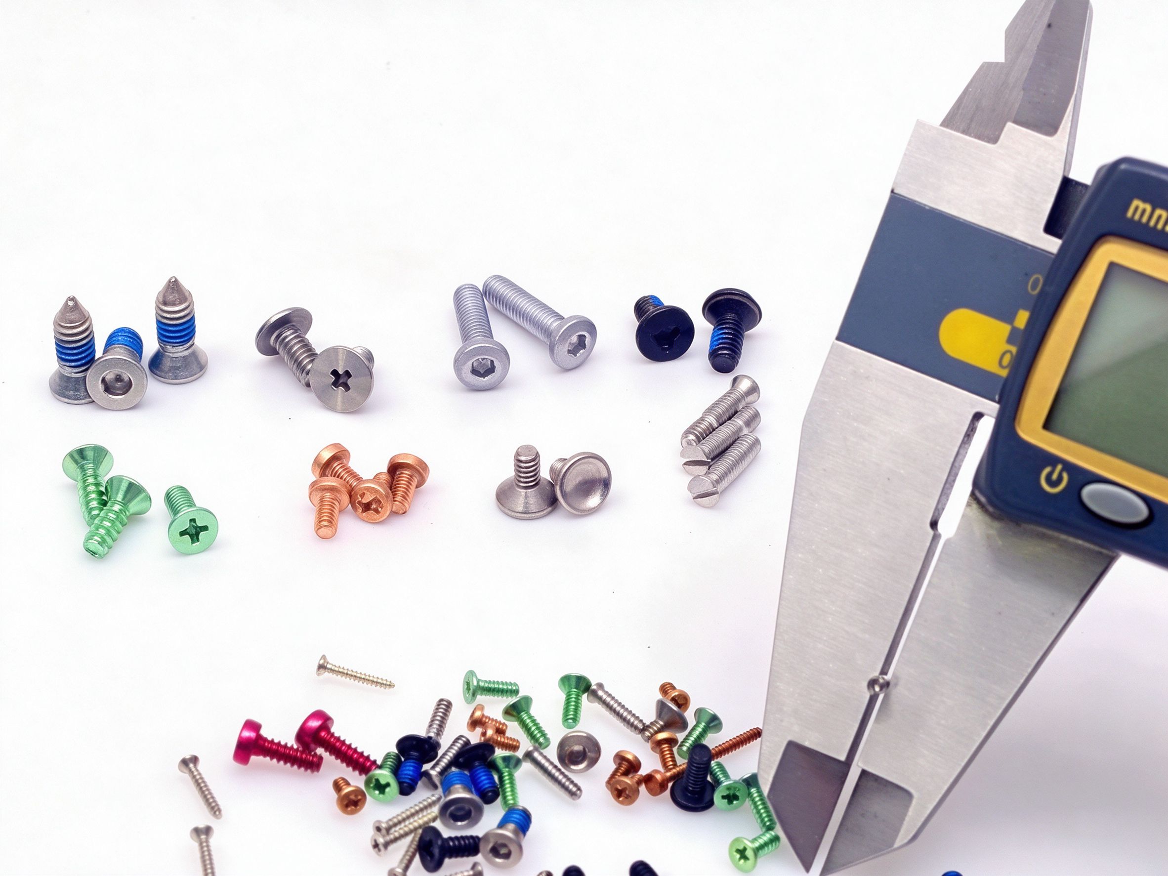 M0.6 micro precision screws for AI hardware